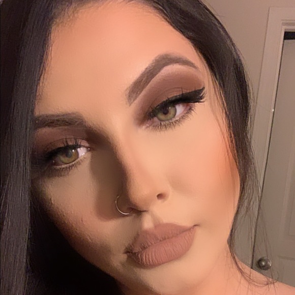 Meet your Posher, Sabrina - Picture 1 of 1